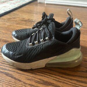 Nike air Max girls
Black
Gently used
No tears or damage